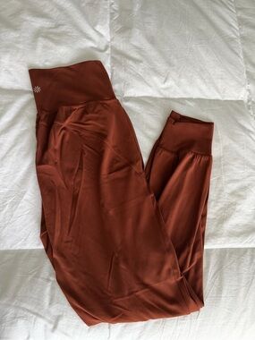 Athleta Rust Salutation Jogger
